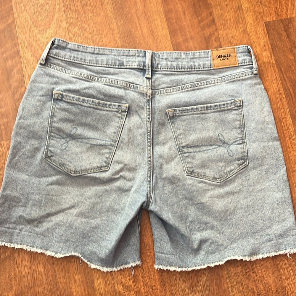 BNWOT light stone wash mid rise Levi’s shorts - Picture 15 of 16